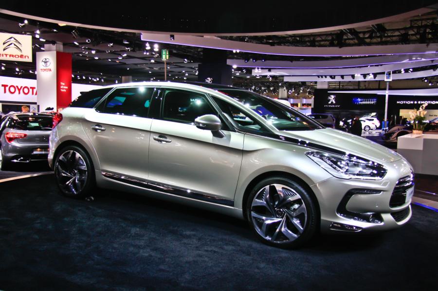  Citroen DS5 2012 года  (фото 33 из 182)